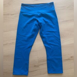 Lululemon reversible cropped leggings blue size 6